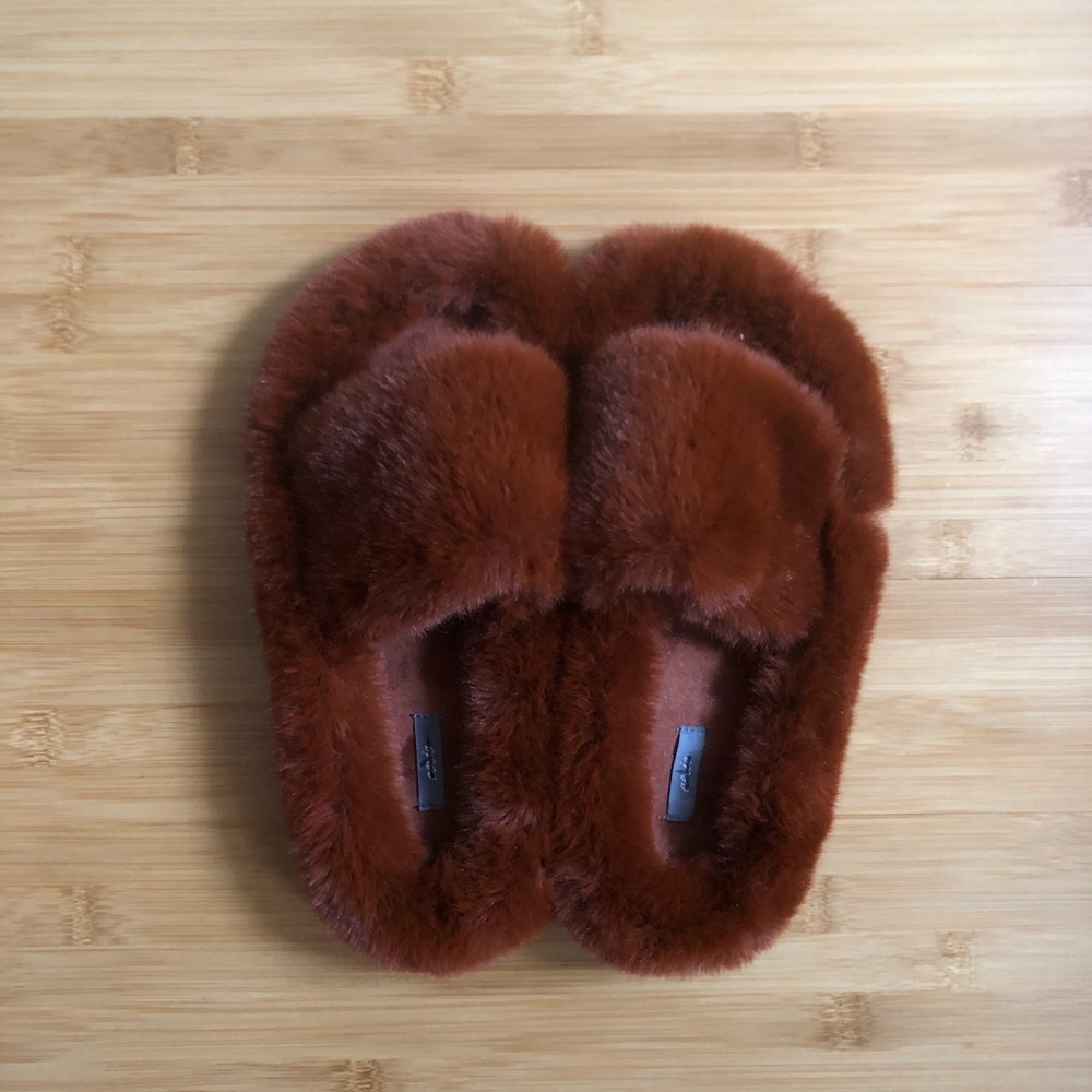 NWOT Aerie Furry Slippers